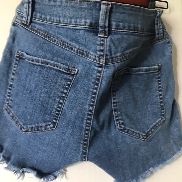 NWT, GAP cheeky sky high denim shorts, size: 26/2P - Picture 14 of 16